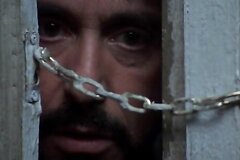 Красотка раздразнила мужчину и он выломал дверь