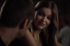 Пьяная избалованная девчонка идет со взрослым мужиком в подвал