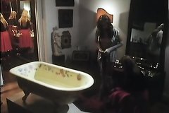 Девушку готовят к секс обучению - для начала помыть